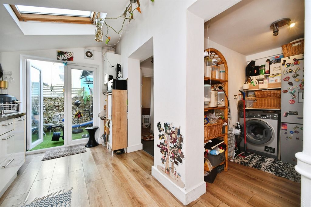 Property photo 3 of 14