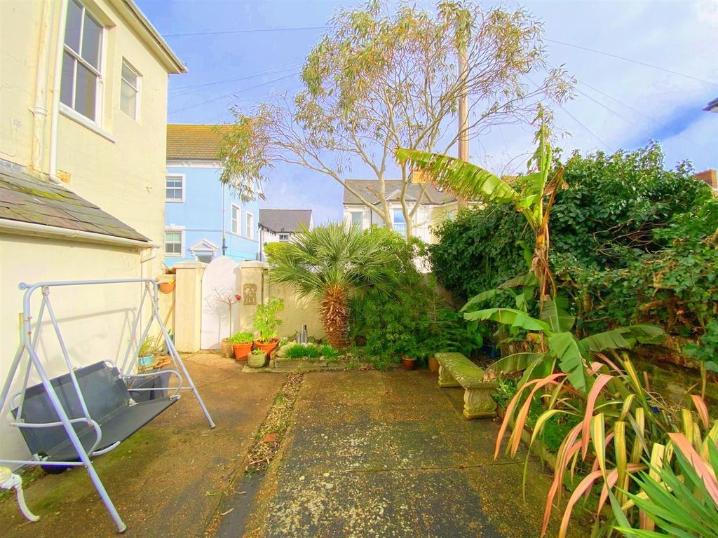 Property photo 3 of 18