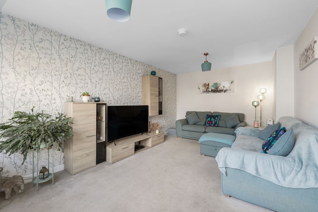 Property photo 3 of 21 Property Image 3