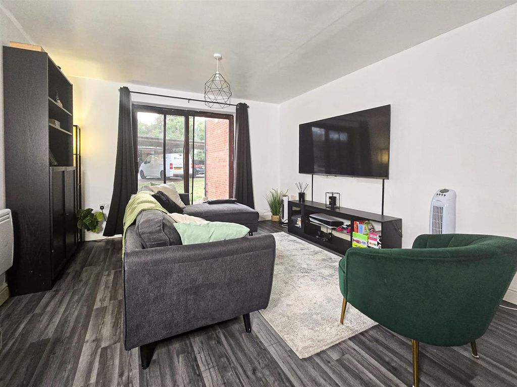 Property photo 2 of 11 1000011496.Jpg