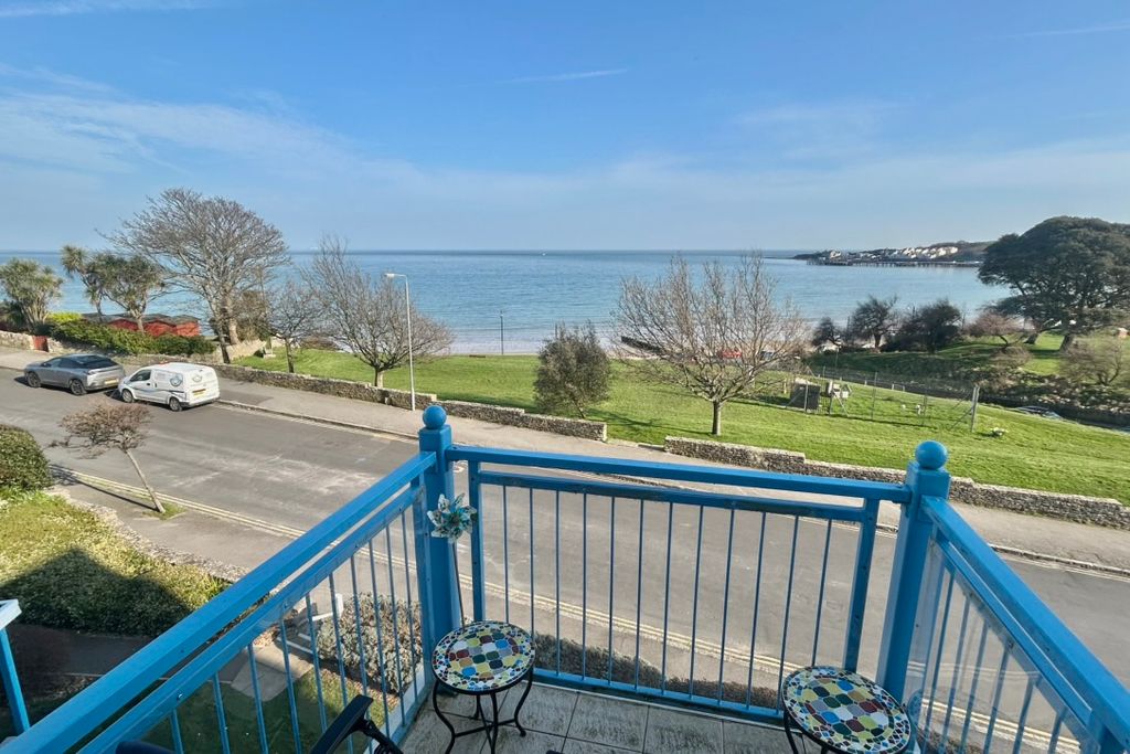 Property photo 1 of 11 Balcony