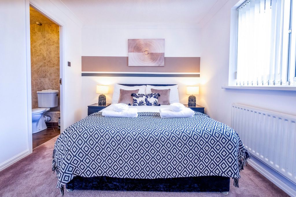 Property photo 1 of 52