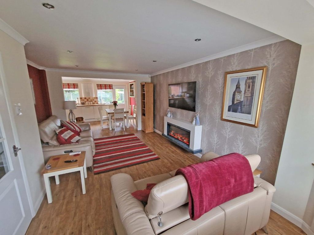 Property photo 2 of 20 Lounge.Jpg