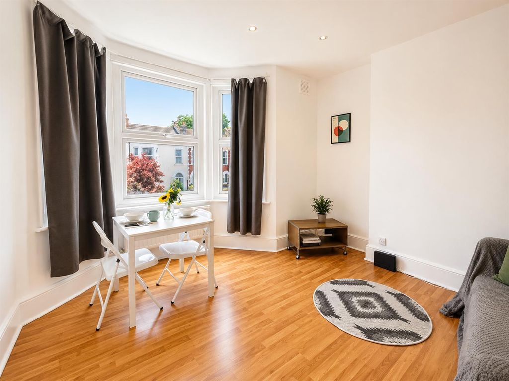 Property photo 2 of 9 Hafton Lroom2.Png