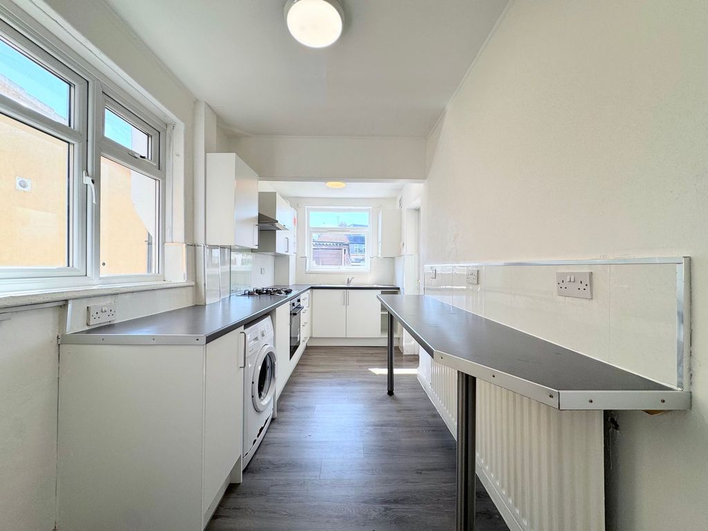 Property photo 3 of 16 Kitchen