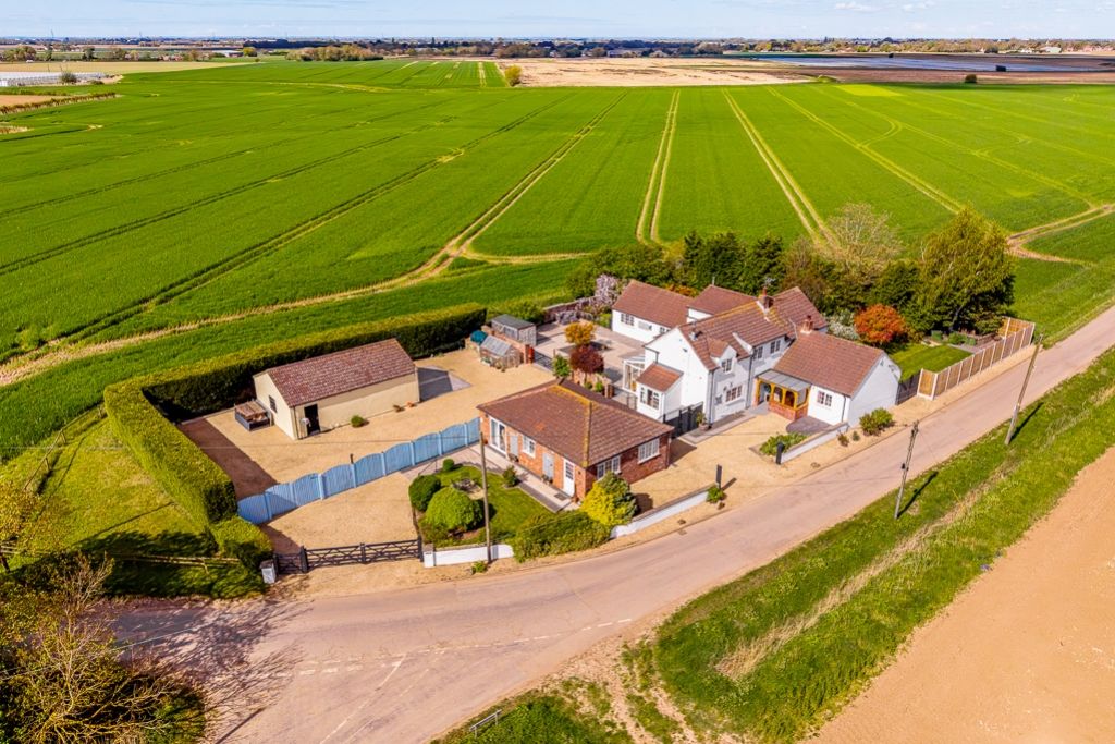 Property photo 1 of 48 White Cross Farm (Fosdyke)-1