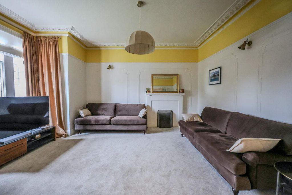 Property photo 2 of 25