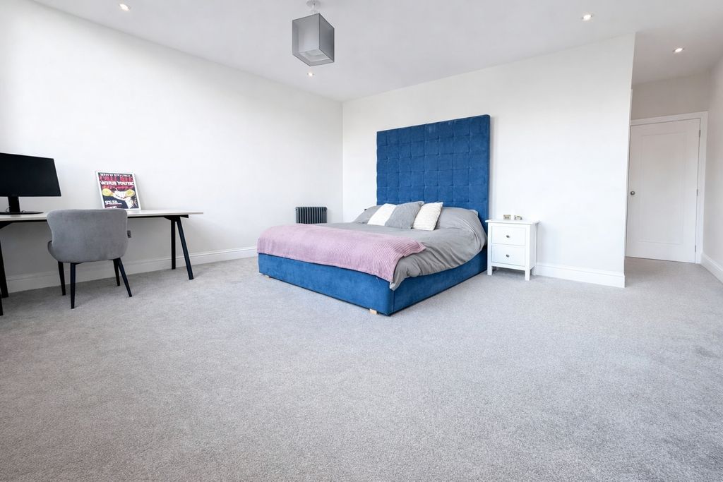 Property photo 2 of 13 Picture No. 26