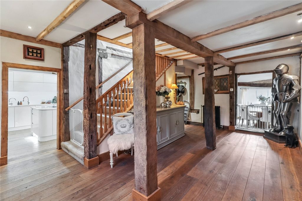 Property photo 1 of 34 Entrance Hall