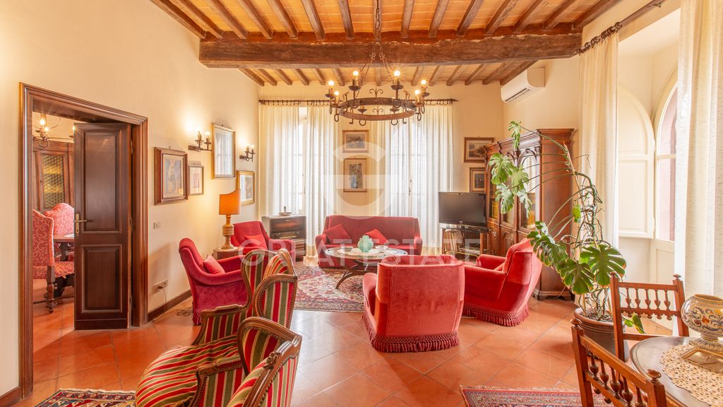 Property photo 2 of 76 Interiors