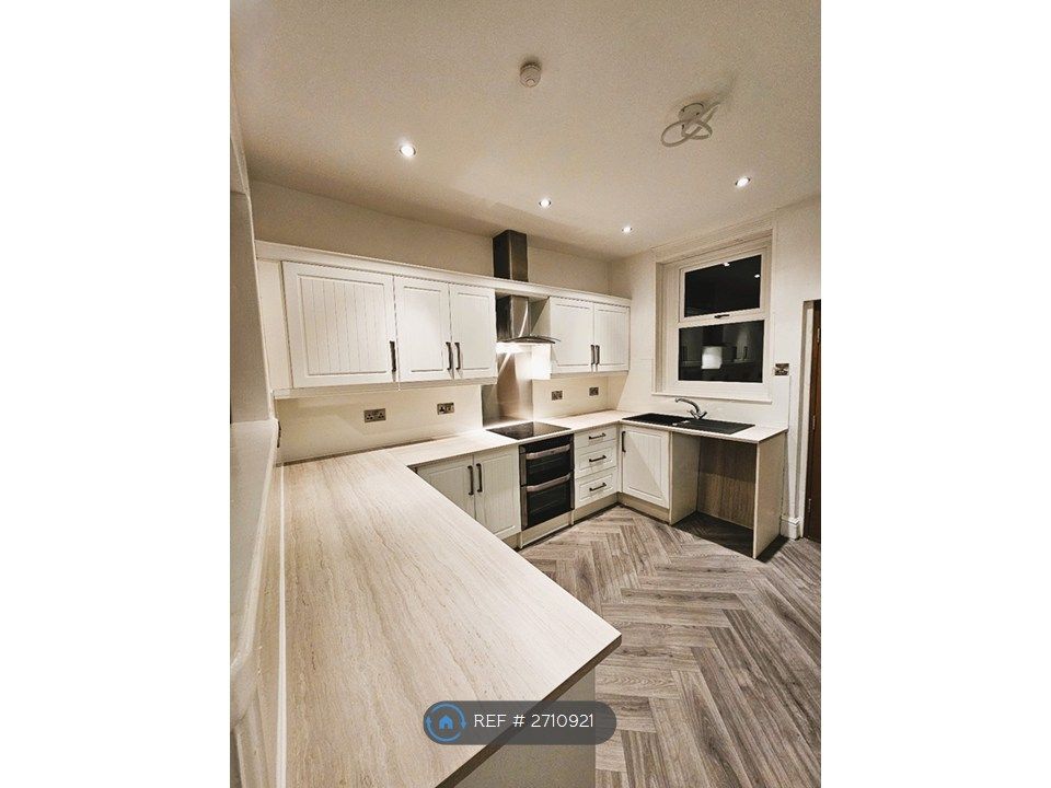 Property photo 1 of 7 Kitchen