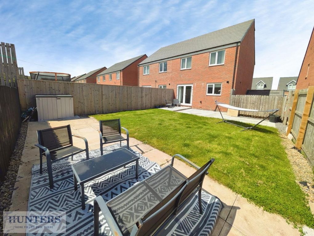 Property photo 3 of 18 Outside Space