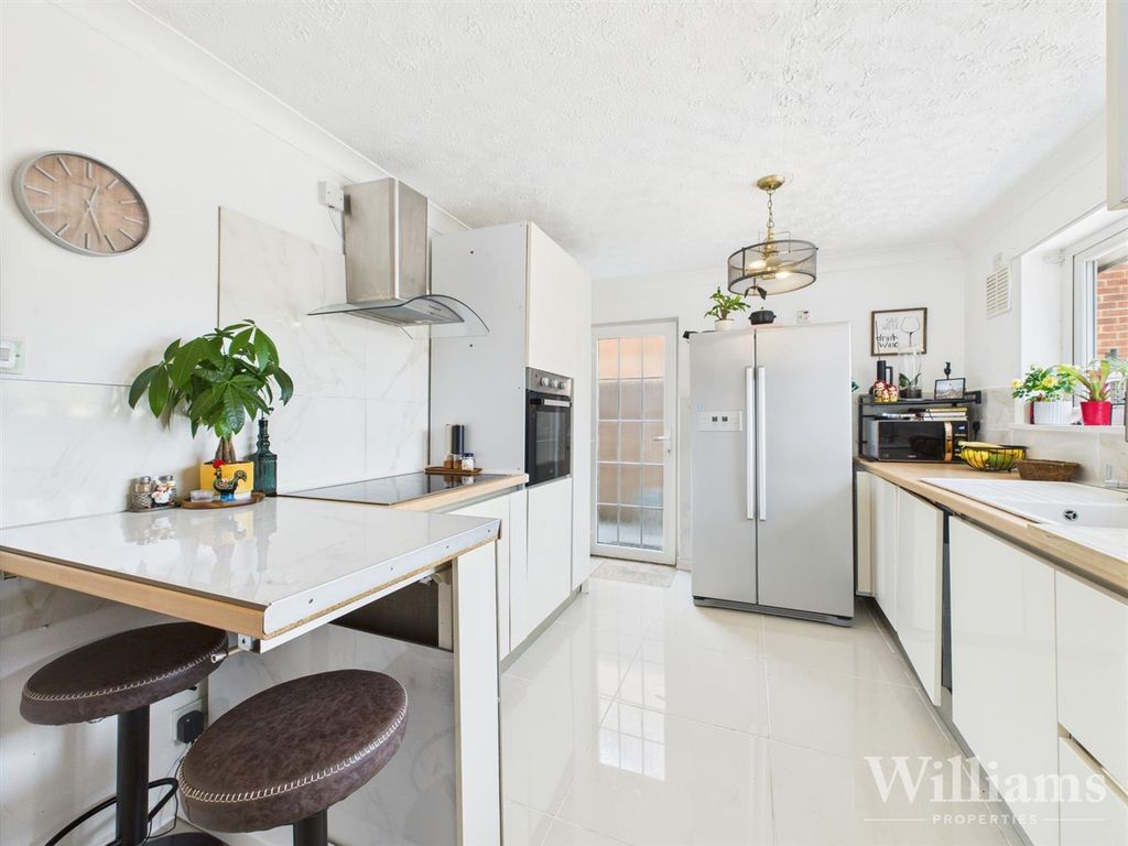 Property photo 3 of 19 Cam04950G0-Pr0114-Still009.Jpg