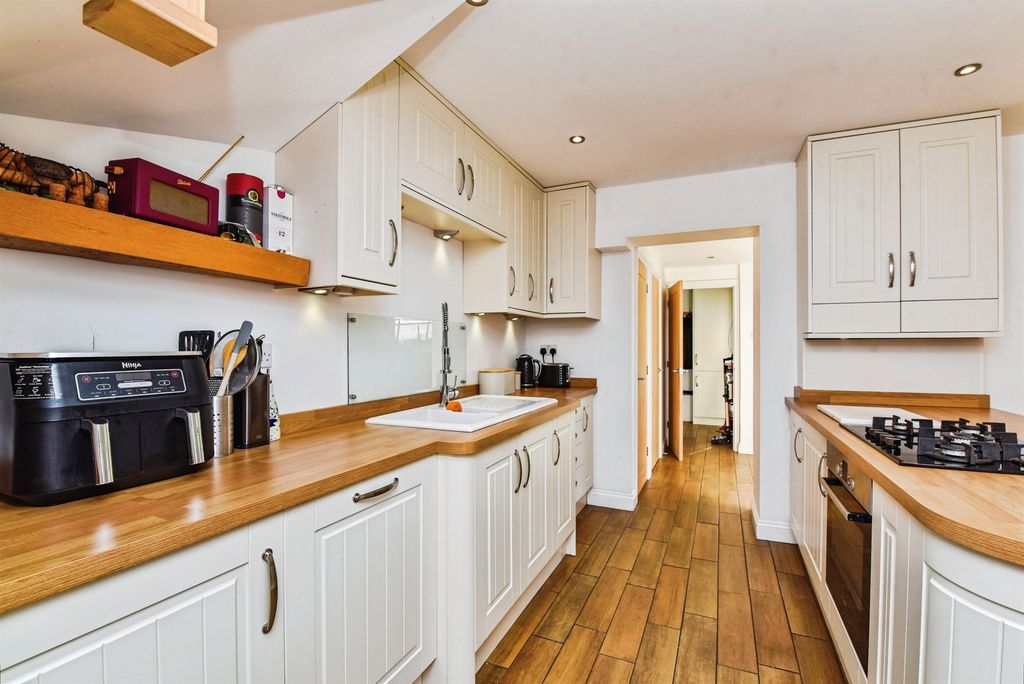 Property photo 2 of 18