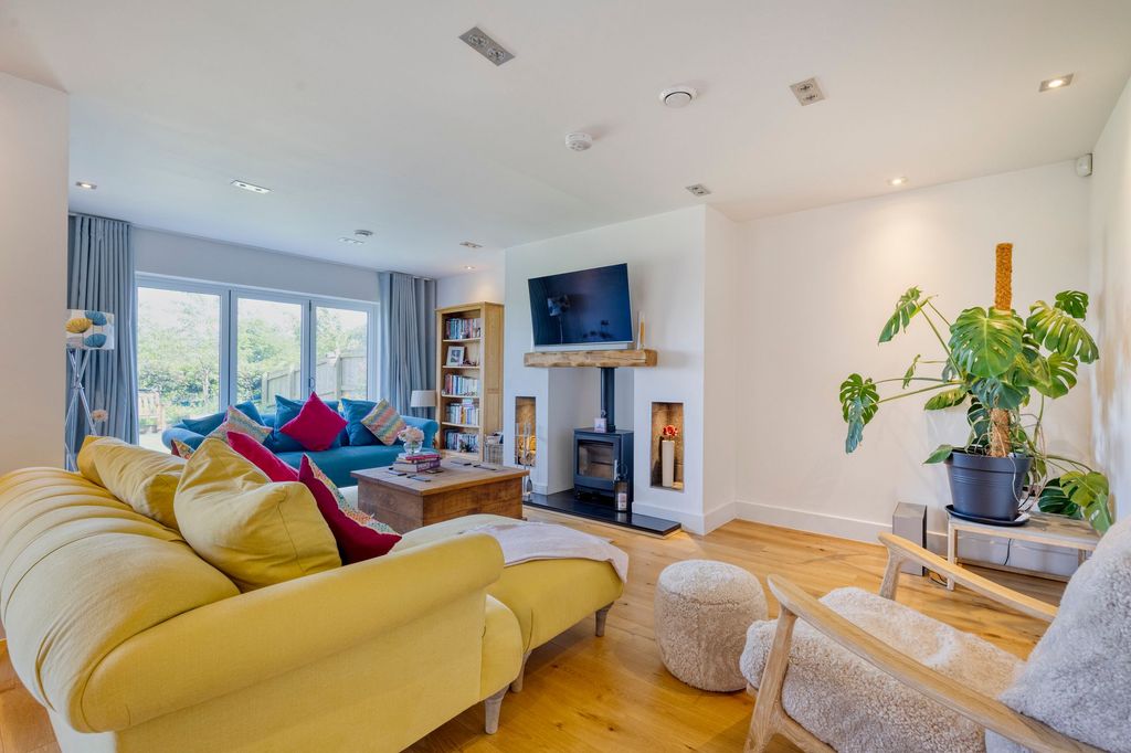 Property photo 3 of 34