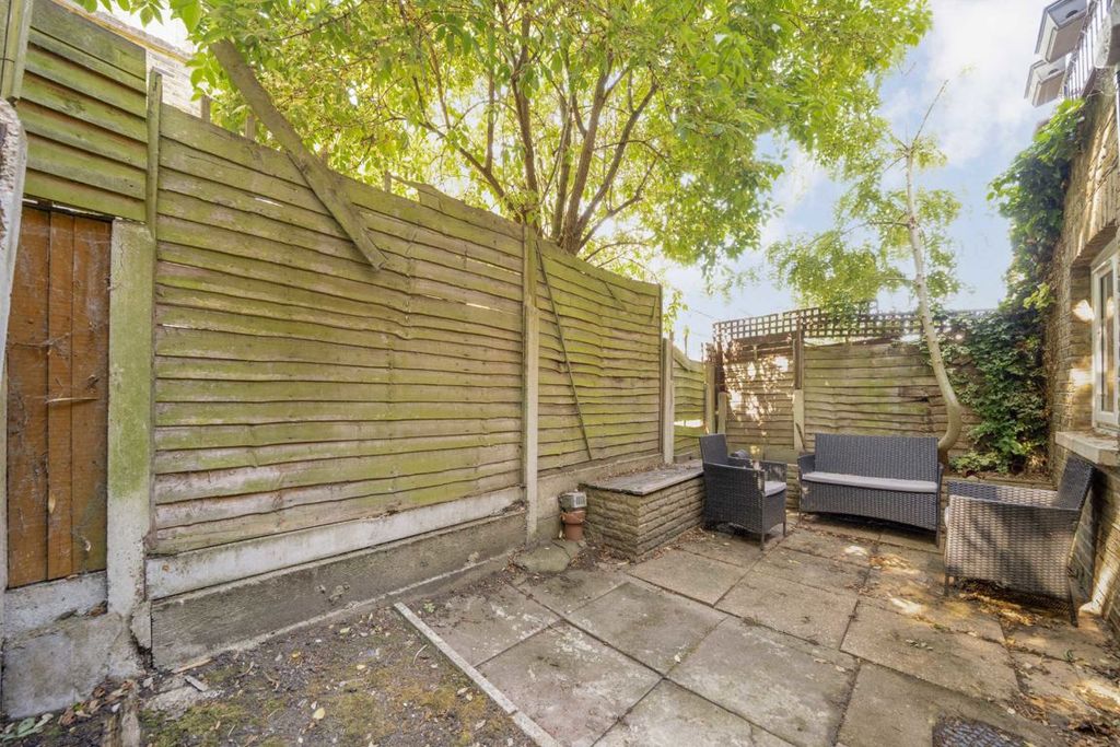 Property photo 2 of 5