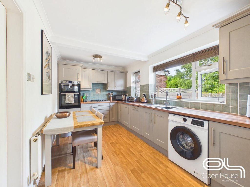 Property photo 3 of 13 Kitchen