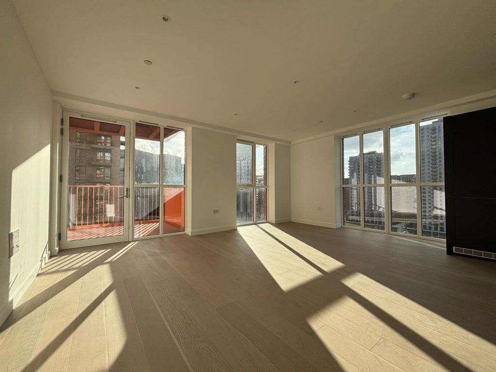 Property photo 1 of 14 Living Room