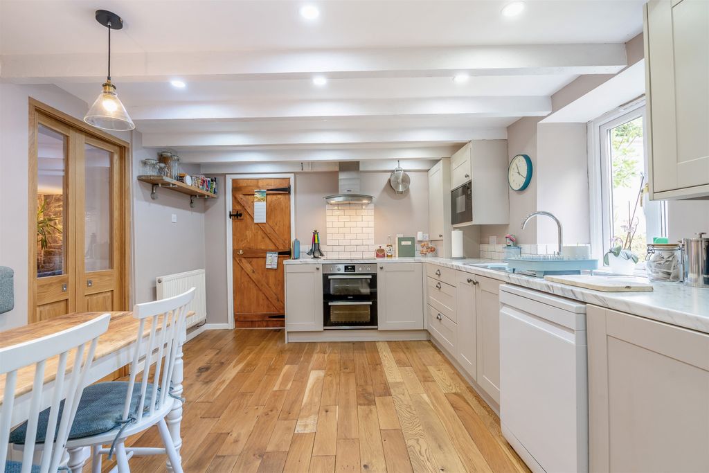 Property photo 2 of 31