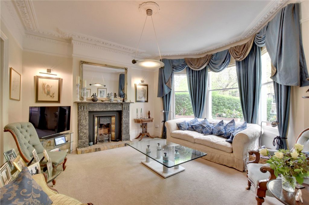 Property photo 3 of 51 Picture No. 01