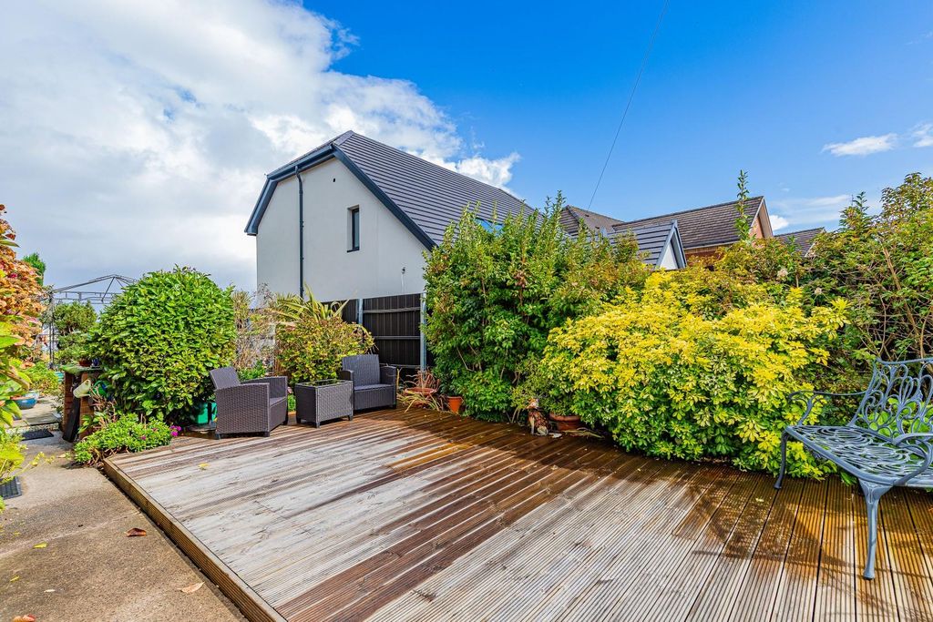 Property photo 2 of 13 2 Vista Court-1.Jpg