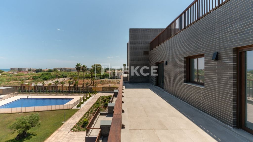 Property photo 1 of 32