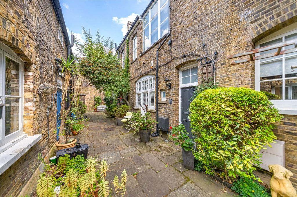 Property photo 2 of 24 Picture No. 23