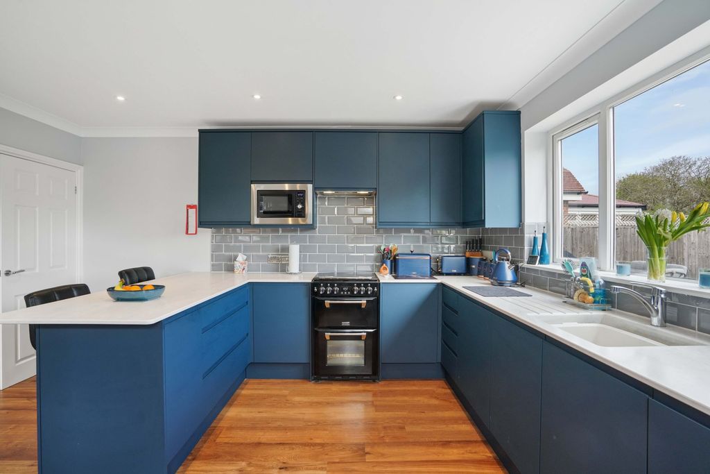 Property photo 3 of 25