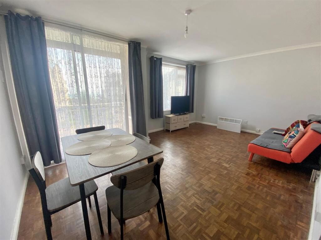 Property photo 2 of 8