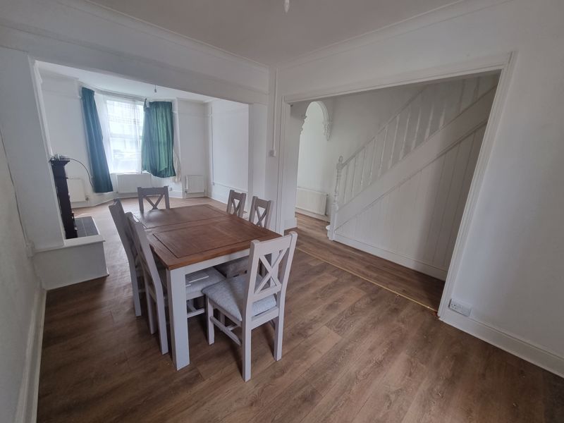 Property photo 3 of 10 Photo 6