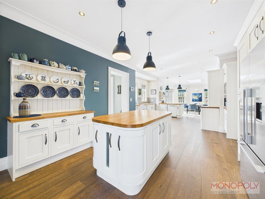 Property photo 2 of 35 Cam04439G0-Pr0118-Still026.Jpg