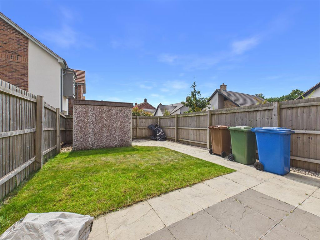 Property photo 3 of 9 Outside