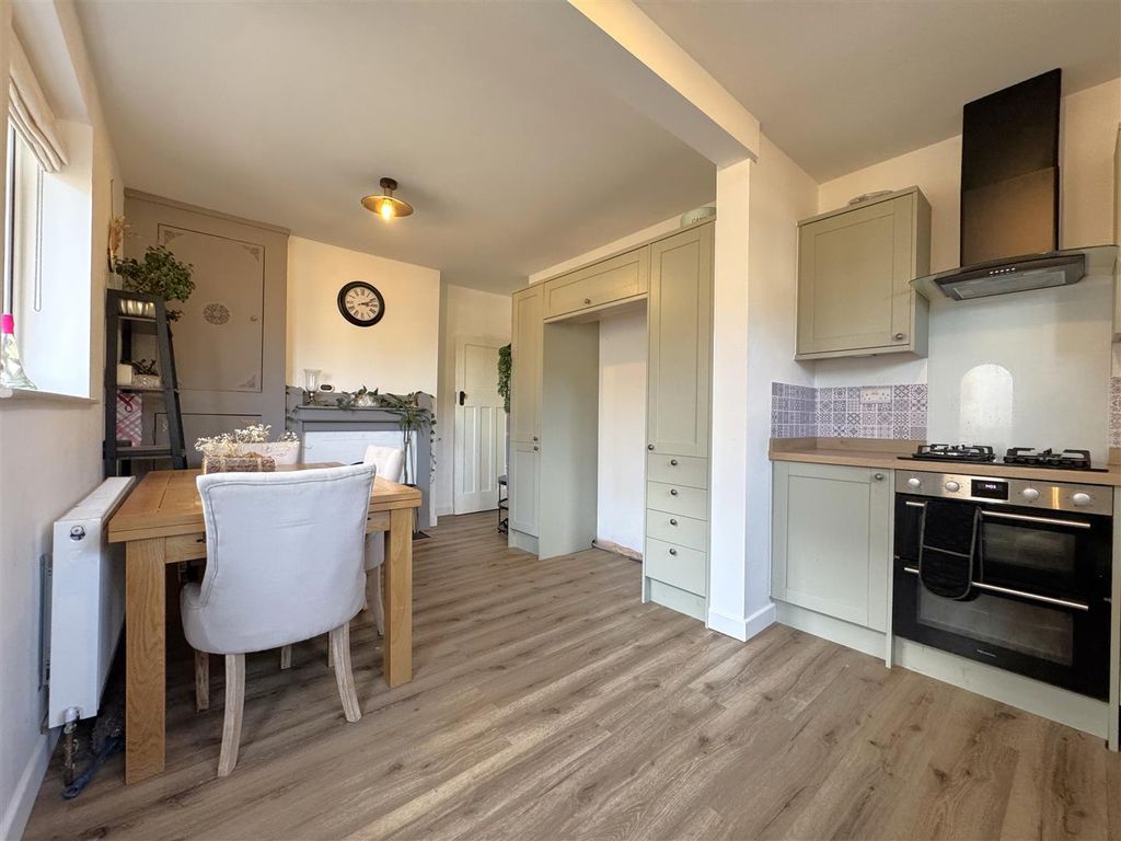 Property photo 3 of 14 4.Jpeg