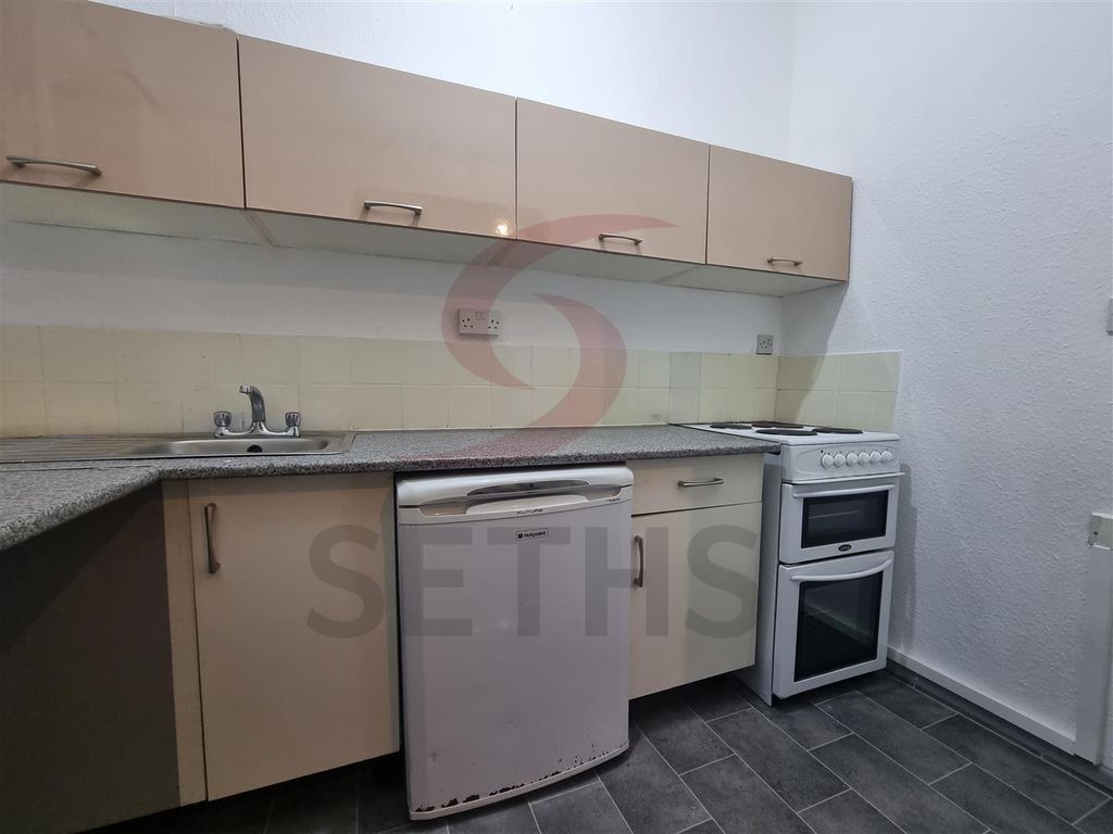 Property photo 2 of 6 Kitchen