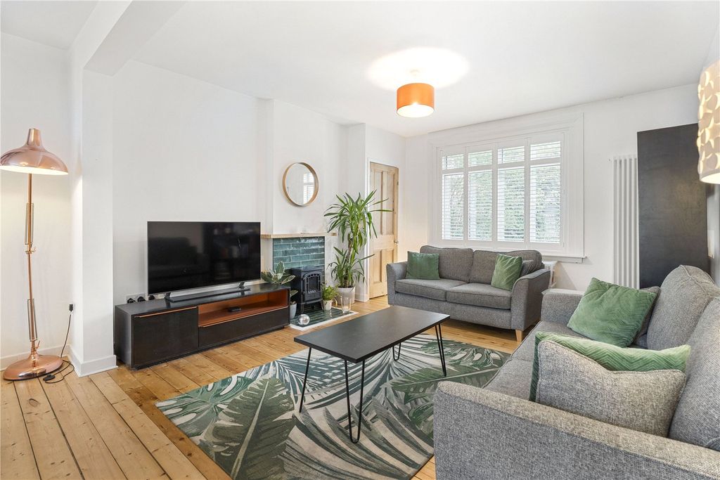 Property photo 2 of 35 2 Bangholm Park