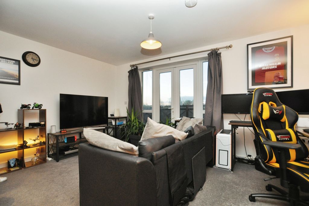 Property photo 3 of 11