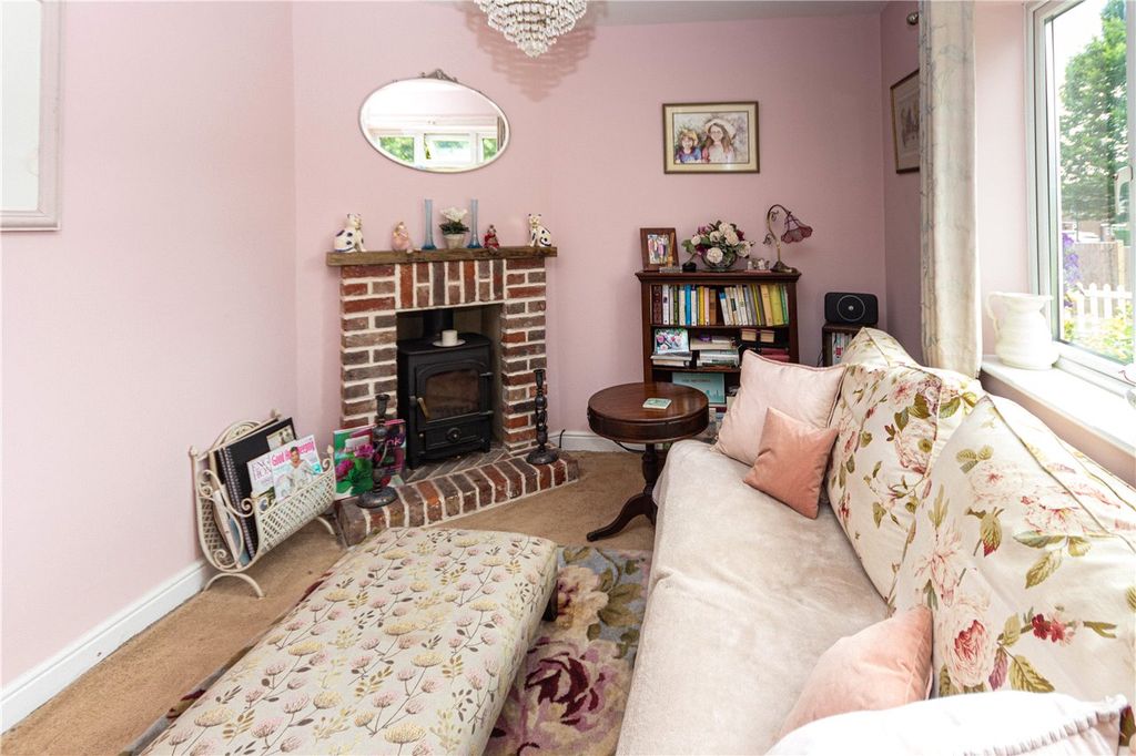 Property photo 3 of 16 Snug