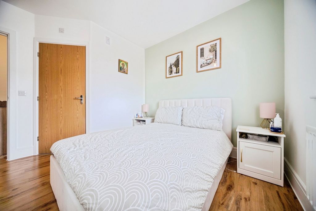 Property photo 3 of 17 Pbox-Img.Jpg