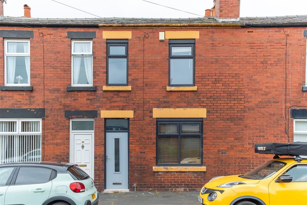 Property photo 1 of 18 Front External