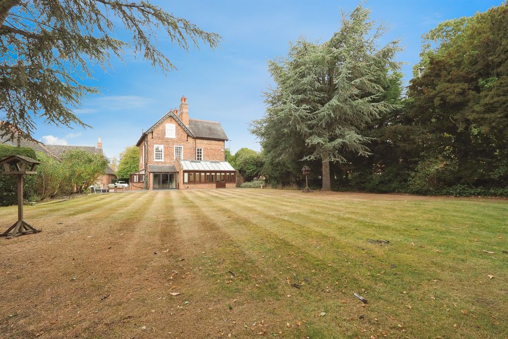 Property photo 2 of 29