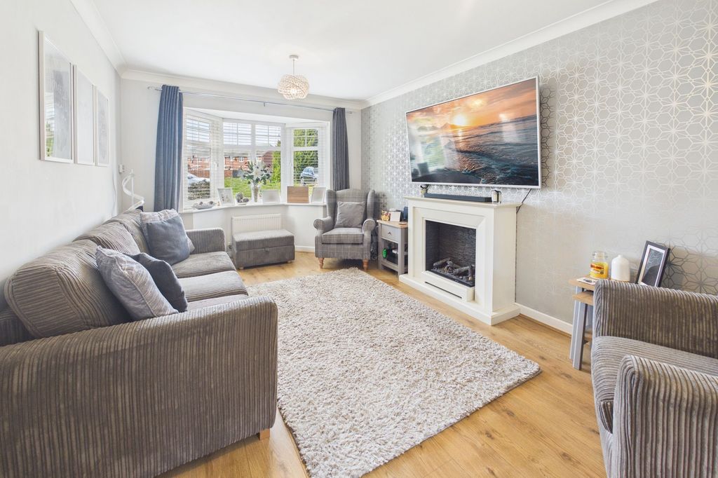 Property photo 2 of 19 Lounge