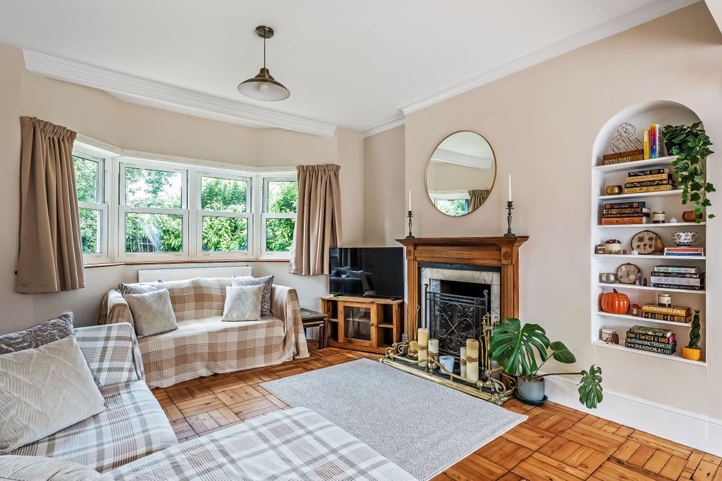Property photo 2 of 33
