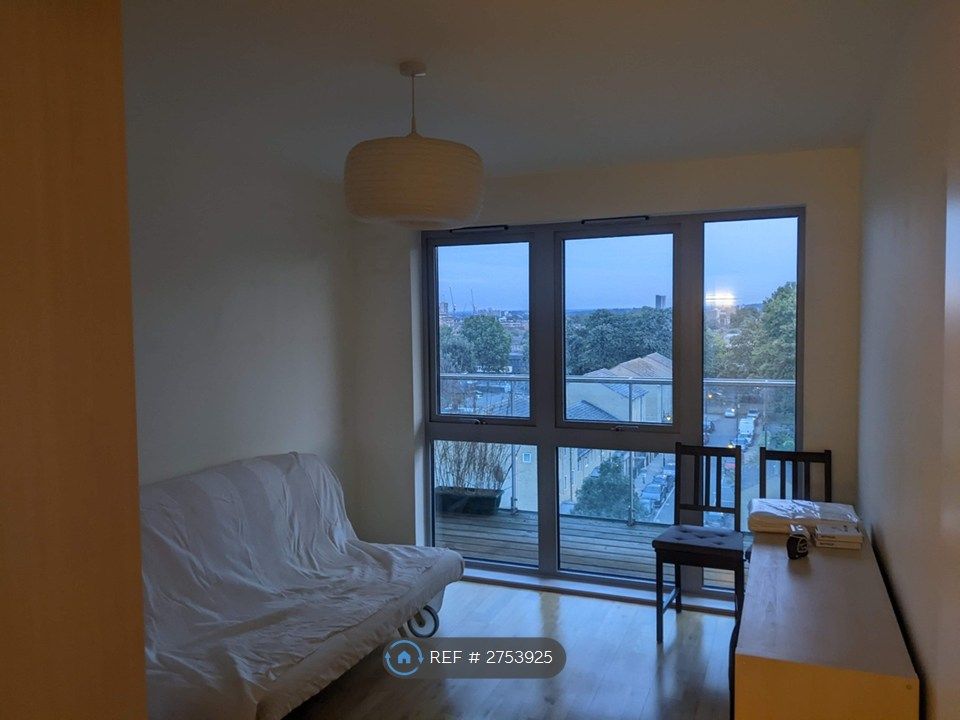 Property photo 3 of 7 Single Bedroom