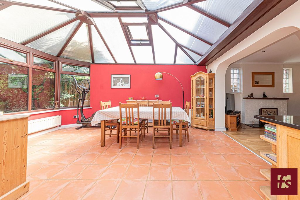 Property photo 2 of 31