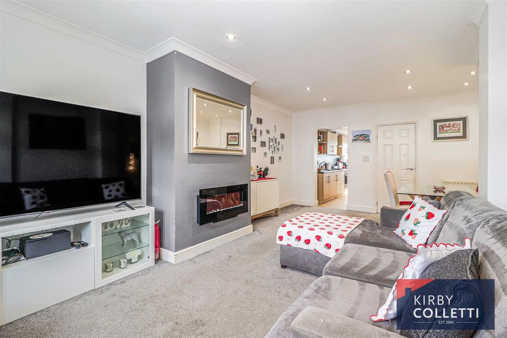 Property photo 2 of 18 Lounge/Dining Room