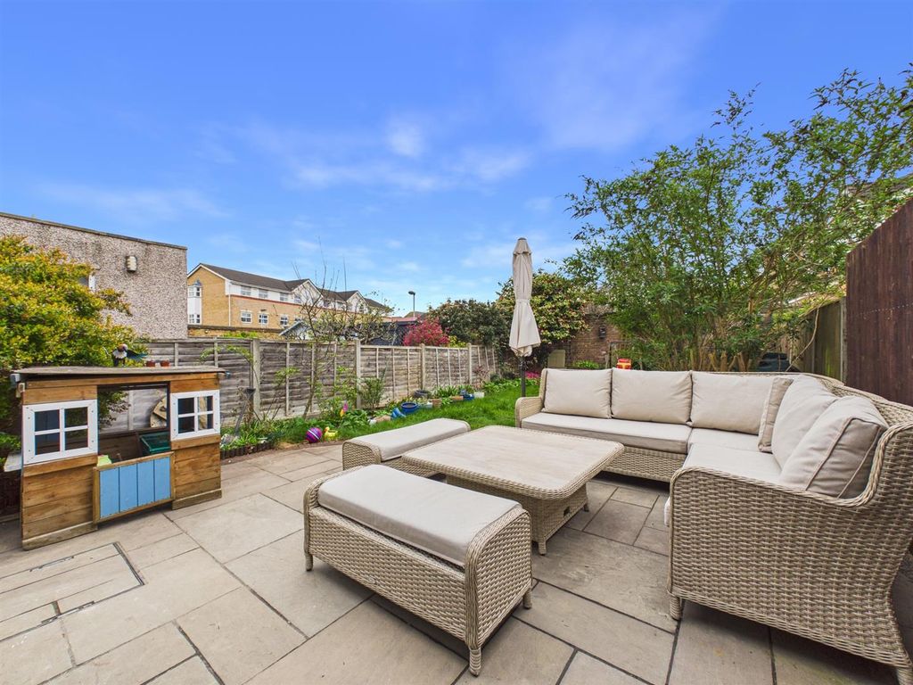 Property photo 3 of 20 Cam02885G0-Pr0600-Still026.Jpg