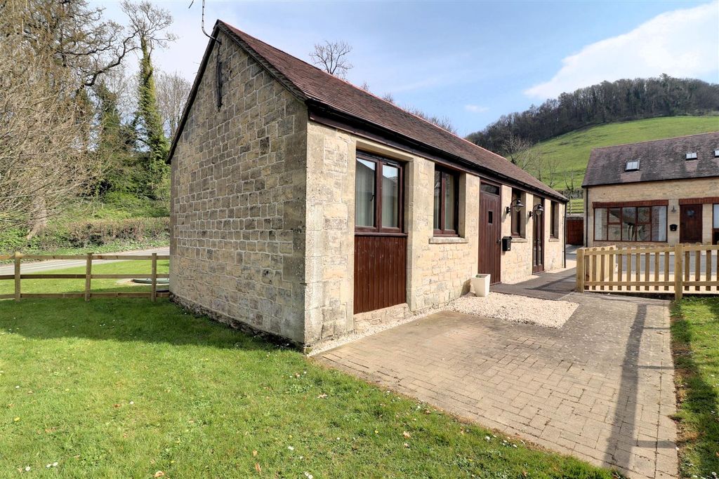 Property photo 1 of 11