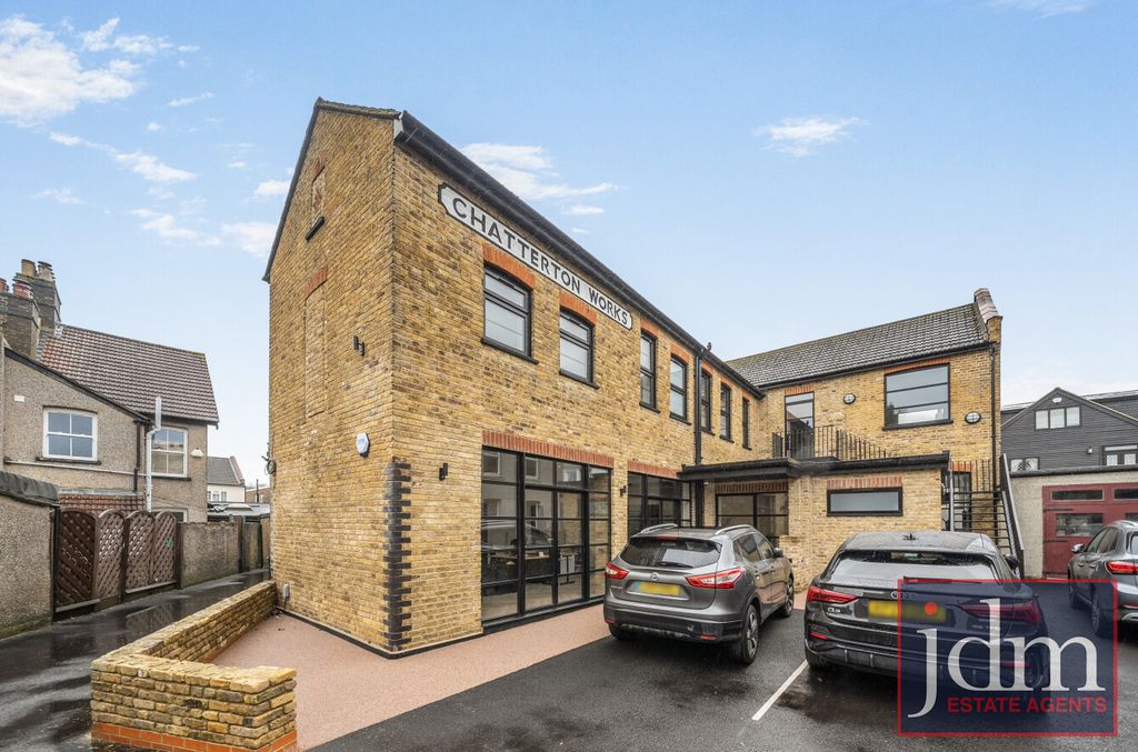 Property photo 1 of 8 External