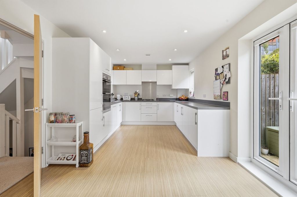 Property photo 2 of 30