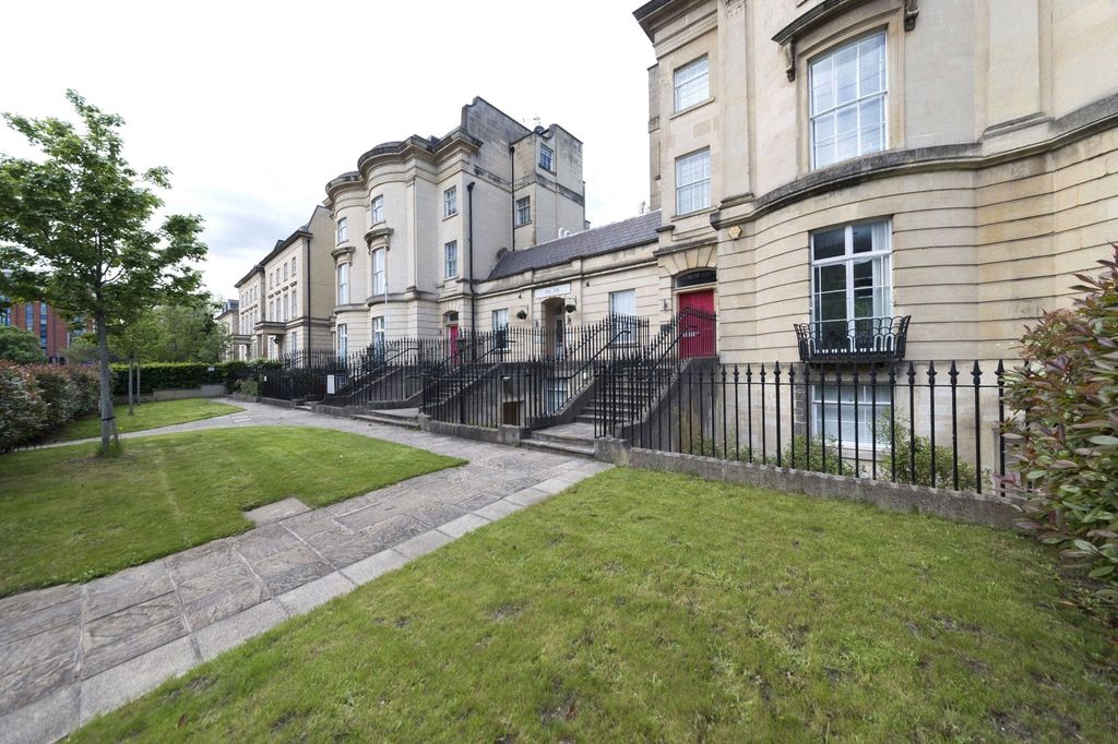 Property photo 1 of 27 Picture No. 02